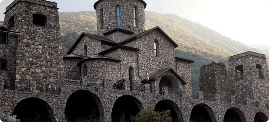 Фото монастыря в горах